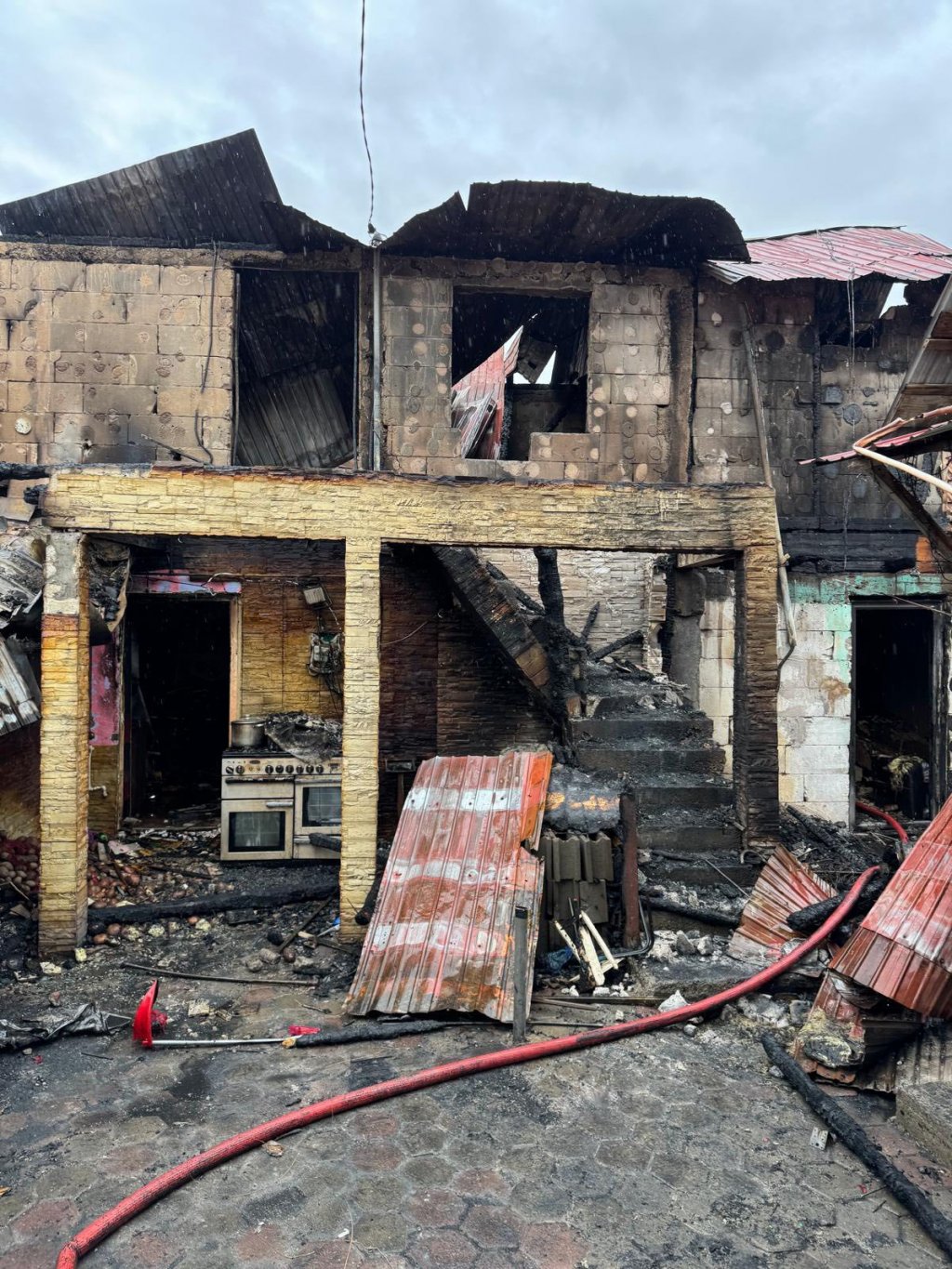 Primar Turda: Măsuri de urgență pentru cele 65 de persoane rămase fără casă în urma incendiului de azi noapte