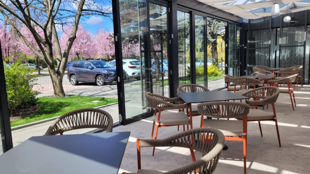 Aprilie la Univers: Gustul primăverii, Socializare after-work & Oferte de neratat pentru Paște și 1 Mai