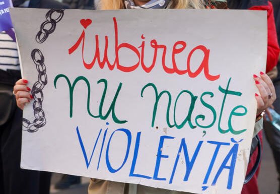 Femeie din Cluj amenințată cu MOARTEA de fostul iubit. Individul, arestat după ce a încălcat ordinul de protecție