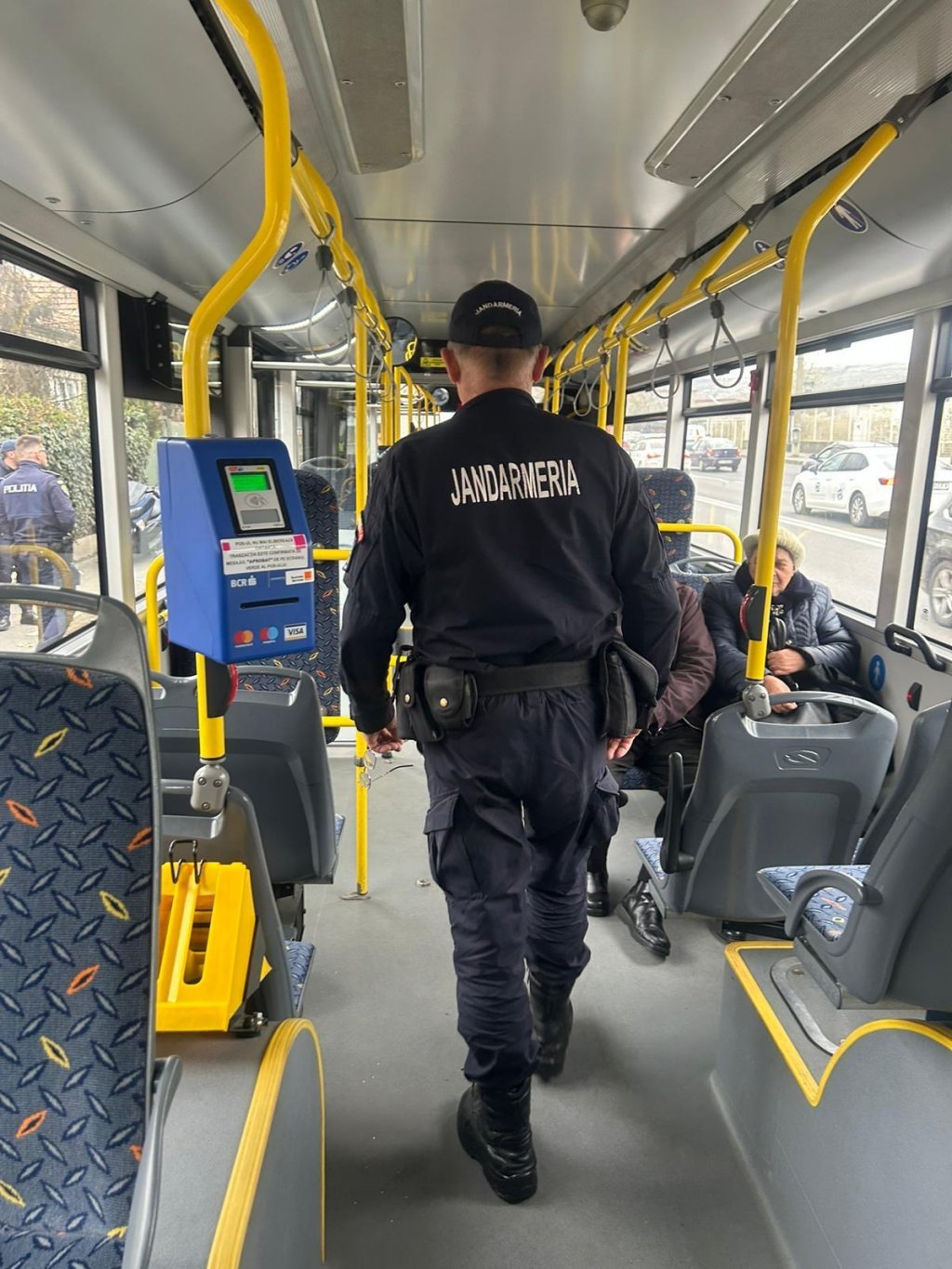 Călătorii s-au săturat de furturi, agresiuni și vandalism pe mașinile CTP din Cluj-Napoca. În sfârșit o RAZIE cu jandarmi, polițiști și controlori