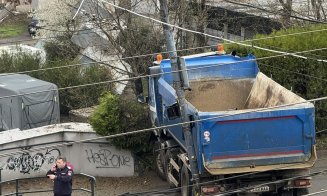 Scene de coșmar în Cluj: camion scăpat de sub control. "Mulțumim Domnului că nu a fost cineva pe trotuar”