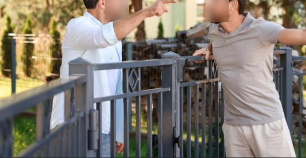 "Război” între vecini într-o comună din Cluj: garduri distruse, drum blocat și amenințări repetate timp de jumătate de an