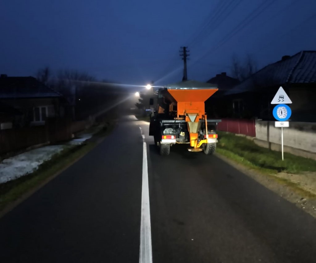 Cu doar câteva zile înainte de Paște, drumarii clujeni au intervenit pentru deszăpezire