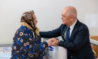 "Nu lăsăm pe nimeni singur". Emil Boc i-a vizitat în Vinerea Mare pe vârstnicii de la Centrul de îngrijire și asistență din Cluj