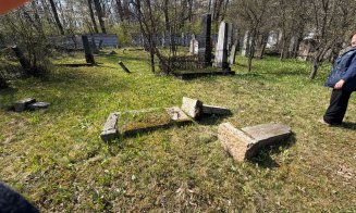 Profanare de morminte în noaptea de Înviere / 14 monumente funerare, vandalizate / Infracțiune încadrată la 'profanare de cadavre sau morminte'
