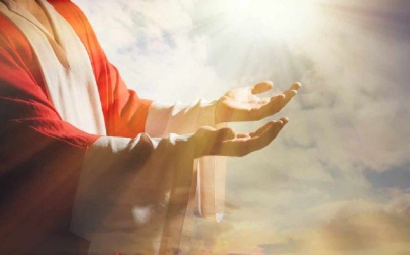 Rânduieli în Săptămâna Luminată: nu se fac metanii și nu se îngenunchează/ Când se spală rufele după Paște