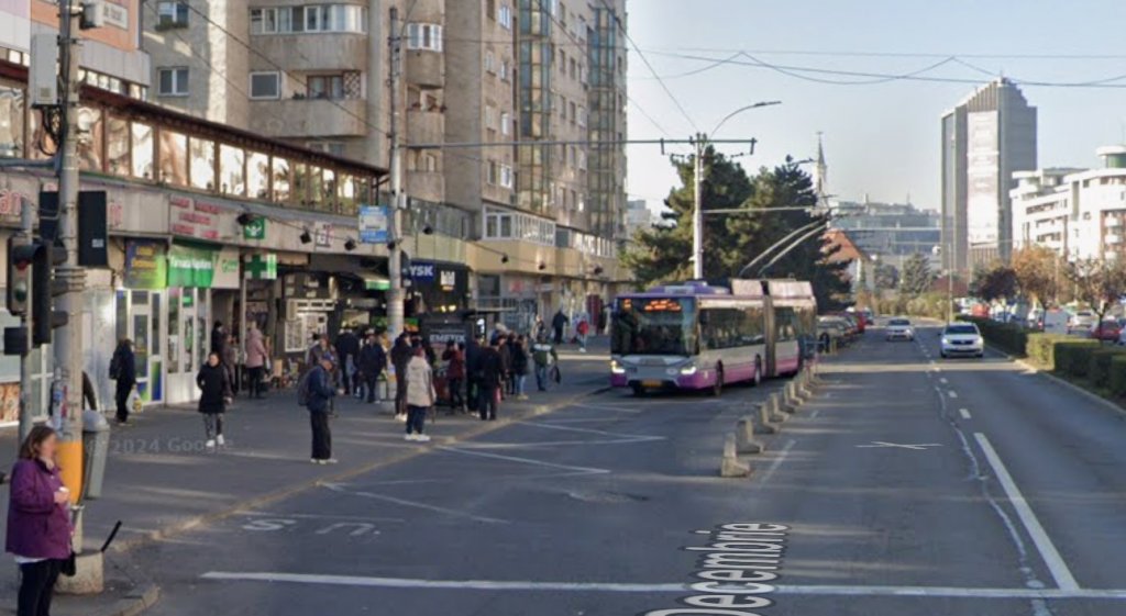 Scene șocante Cluj: un tânăr a încălcat ordinul de protecție și a lovit o minoră într-o stație de autobuz