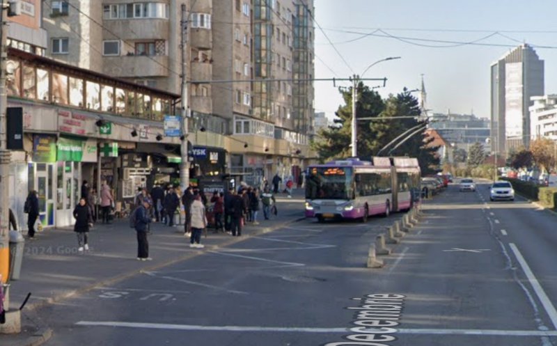 Scene șocante Cluj: un tânăr a încălcat ordinul de protecție și a lovit o minoră într-o stație de autobuz