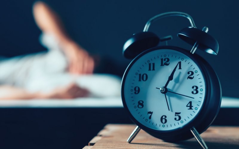 Te trezești la aceeași oră în fiecare noapte? Iată care ar fi explicația