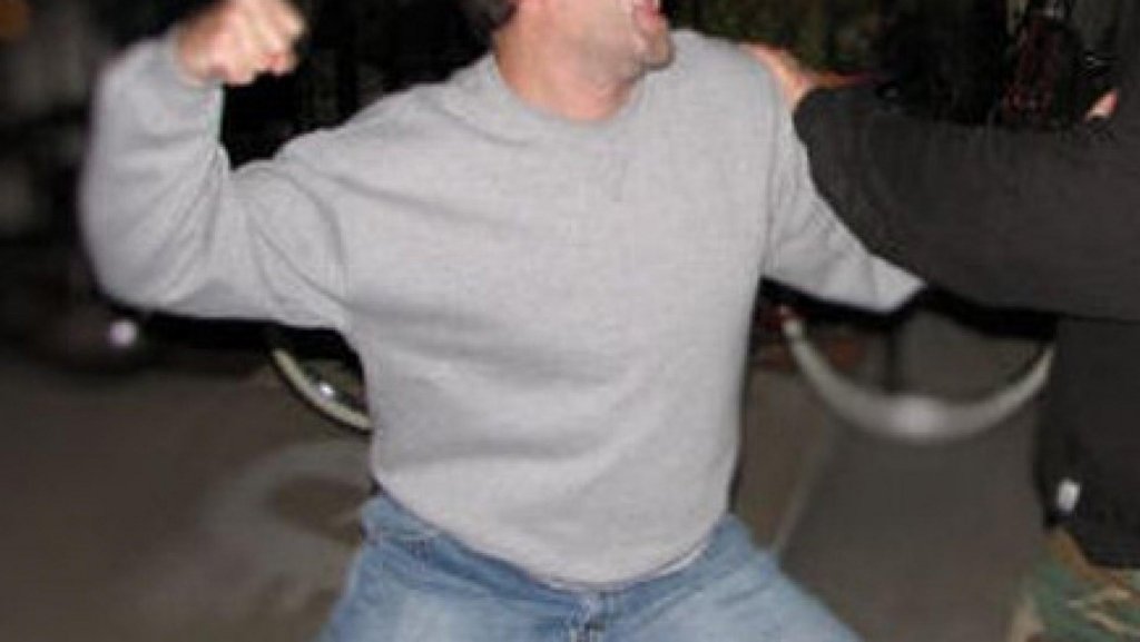 Tânăr din Cluj bătut fără milă într-un parc de joacă. Agresorul a fost pedepsit de judecători