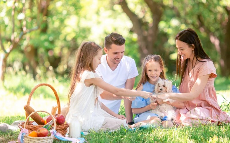 Minivacanța de 1 Mai 2026: câte zile libere au angajații în total