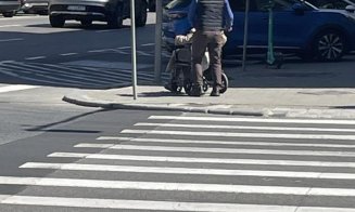 Doamna cu căruțul își caută 'clienți' noi în etapa pe cartiere /