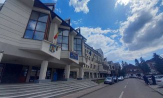 Președintele CJ Bistrița-Năsăud, Radu Moldovan, adus de DNA la sediu. Alți trei angajați, ridicați pentru audieri