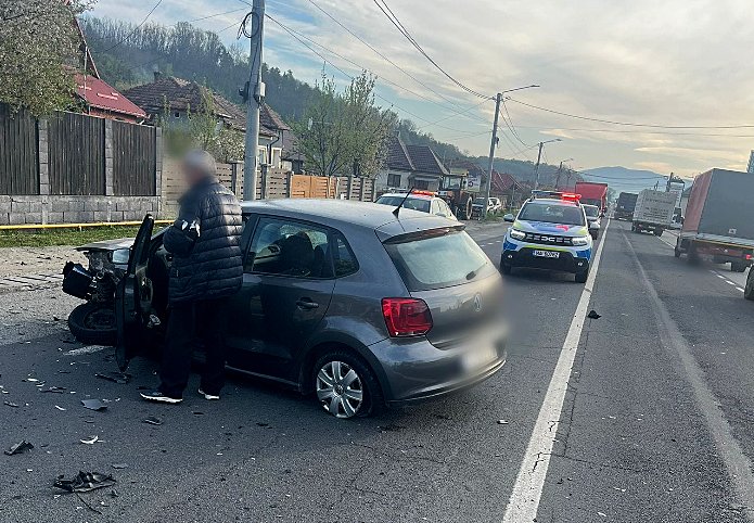 ACCIDENT în Cluj: Manevră de întoarcere pe linia continuă + victimă în mașina care nu a putut evita impactul