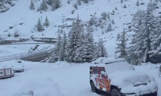 Iarna refuză să plece! Imagini spectaculoase de la munte: ninge ca-n ianuarie, în plină primăvară