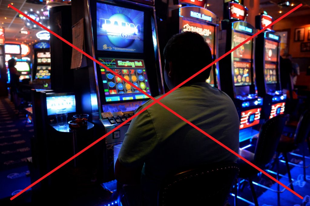 „Domnule Emil Boc, interziceți jocurile de noroc în orașul nostru!”. Aproape 14.000 de oameni au semnat o petiție pentru eliminarea păcănelelor din Cluj-Napoca