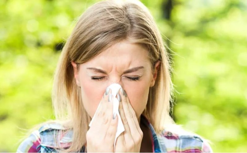 Alergiile de primăvară: cele mai frecvente simptome și cum pot fi ținute sub control