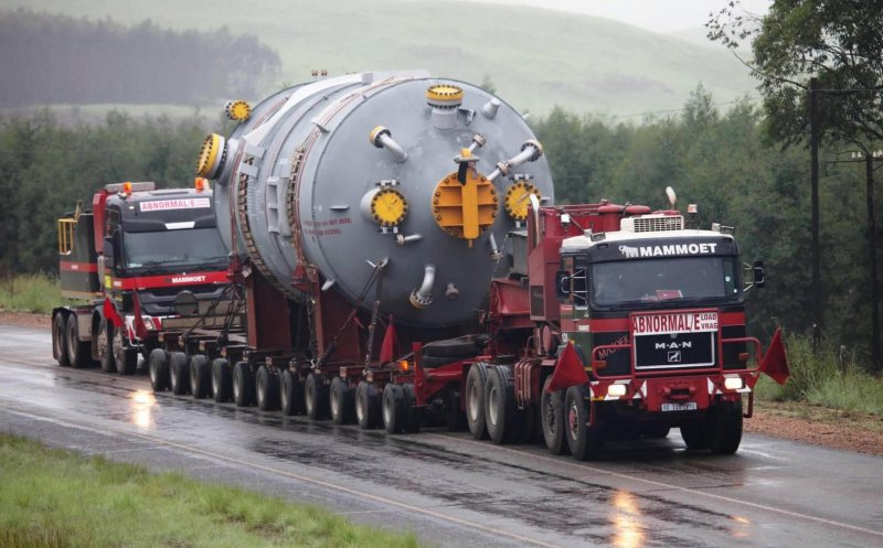 Atenție, șoferi! Transport agabaritic: un colos de peste 120 de tone traversează Clujul în aceste zile