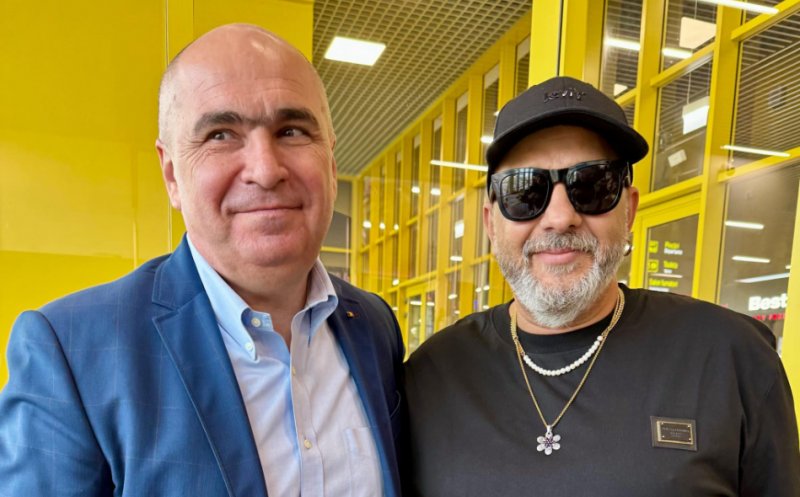 Chitaristul lui Horia Brenciu povestește despre întâlnirea neașteptată cu premierul, în aeroportul din Cluj. "Dacă o să postați poza asta, o să vă luați înjurături"