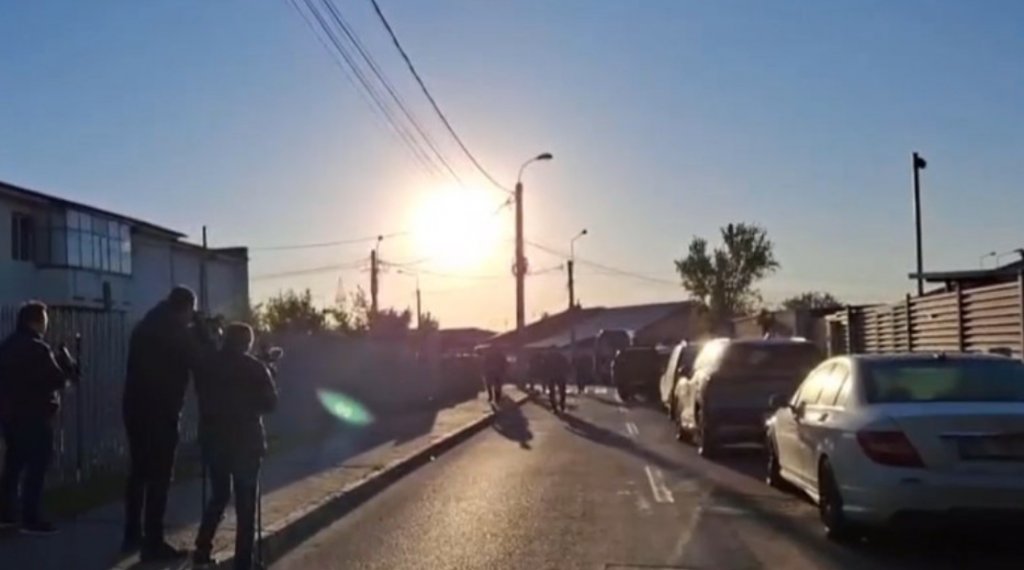 Pagube în Galați după căderea unor fragmente de dronă rusească. Autoritățile au decis evacuarea pe o rază de 200 de metri