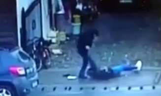 Caz șocant în Cluj. O tânără de 22 de ani a fost lovită, mușcată și tâlhărită de un bărbat în plină zi