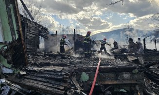INCENDIU DEVASTATOR în Soveja: 32 de gospodării distruse de foc / Intervenție uriașă cu peste 400 de pompieri, jandarmi și polițiști
