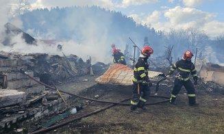 INCENDIU DEVASTATOR în Soveja: 32 de gospodării distruse de foc / Intervenție uriașă cu peste 400 de pompieri, jandarmi și polițiști