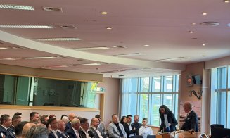 Rareș Bogdan, gazdă la Bruxelles: „Parlamentul European, deschis pentru elevii români și aleșii locali”