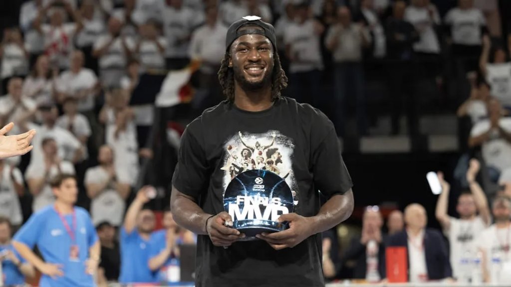 Adam Mokoka, fostul baschetbalist de la U-BT, desemnat MVP-ul finalei EuroCup