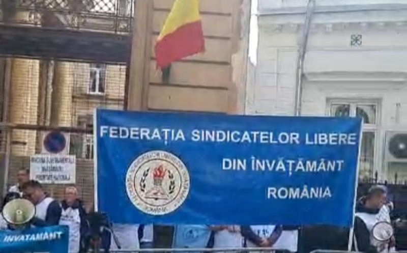 Sindicaliști din învățământ, protest în fața Ministerului Educației: "Nu ne obligați să intrăm din nou în grevă"
