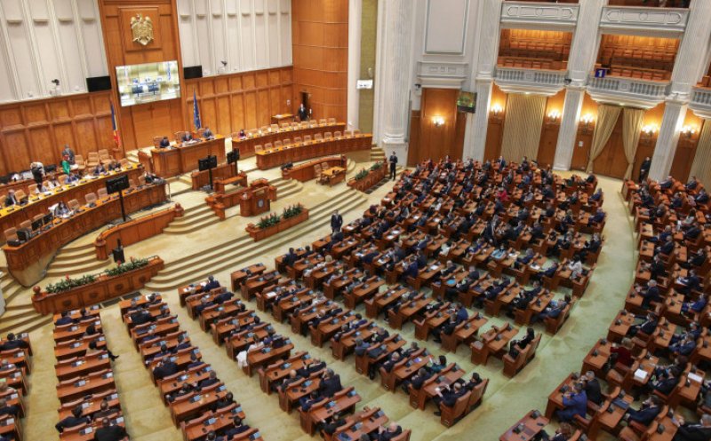 Moțiunea anti-Bolojan a fost citită în plenul Parlamentului de liderul senatorilor PSD, Daniel Zamfir