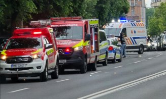 Accident grav pe Bulevardul Titulescu din Cluj: două persoane au fost rănite. Intervenție de descarcerare pentru o femeie