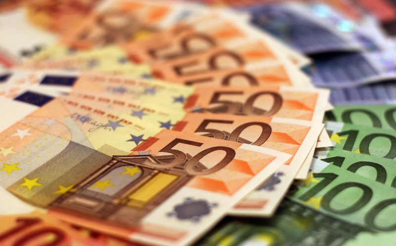 Euro se mai domolește după record, dar presiunea rămâne pe piața valutară - Curs BNR, 13 mai 2026