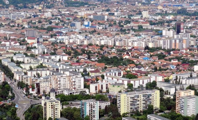 Clujenii pot câștiga bani pentru „curțile” blocurilor! Primăria pune la bătaie peste 1,2 milioane de lei
