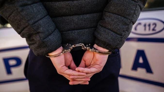 Bărbat reținut de polițiști după ce ar fi cumpărat precursori de explozibil sub identitatea unei persoane decedate