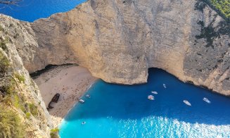 La un pas de tragedie în Grecia! Un turist a căzut de pe stânca aflată deasupra epavei din Zakynthos. Ce i-a salvat viața