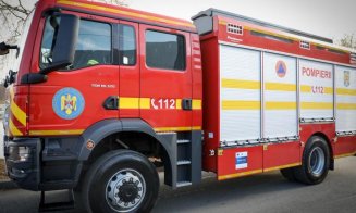 Incendiu puternic într-o localitate din Cluj. Pompierii intervin cu mai multe autospeciale