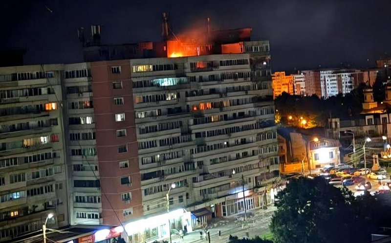 Dronă prăbușită pe un bloc cu 10 etaje din Galați / O mamă și băiatul de 14 ani, răniți / Autoritățile NU au doborât drona, deși au văzut-o pe radar