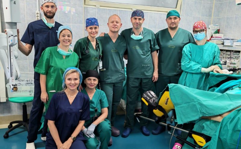 Premieră medicală la Cluj! Prima operație robotică realizată cu robotul Da Vinci la Institutul Oncologic