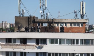Locatarii blocului din Galați lovit de drona rusească revin în apartamente