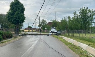 Accident grav pe un drum din Cluj. Mașină intrată într-un stâlp și un copil de 9 ani rănit
