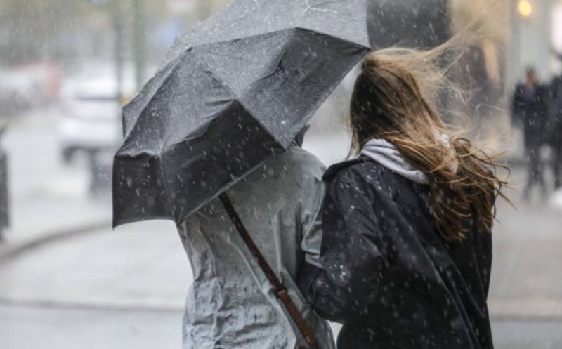 Cluj: Codul GALBEN de ploi torențiale și furtuni a fost prelungit