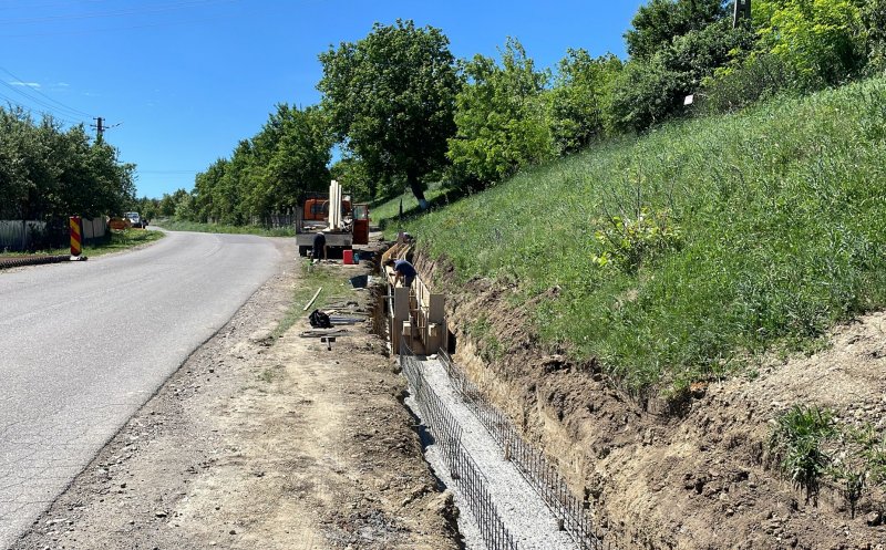 Intervenții importante pe un drum județean din Cluj: modernizarea carosabilului, cu trotuare, rigole și zeci de accese la proprietăți