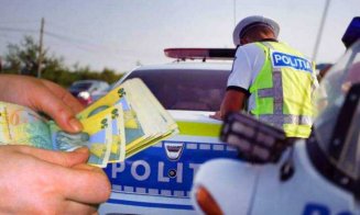 Doi polițiști din Cluj au ajuns după gratii după ce au cerut bani unui șofer pentru a evita sancțiunea
