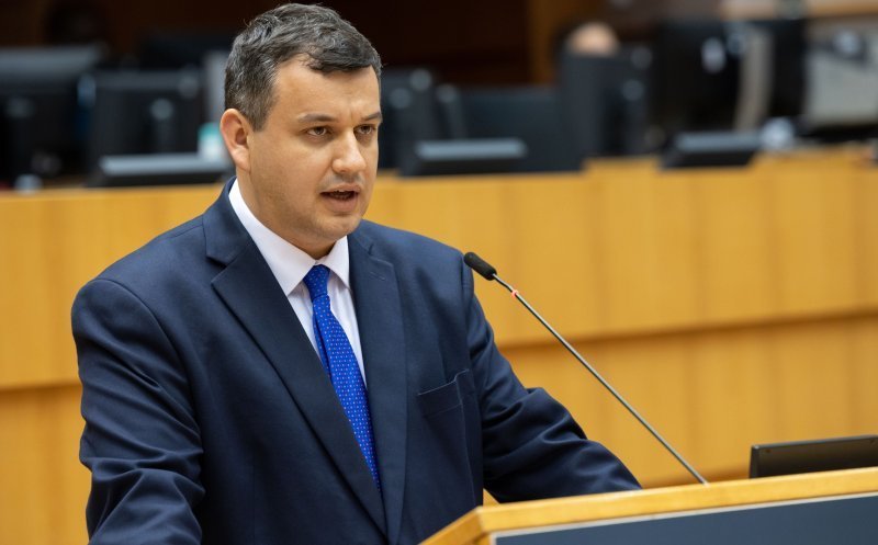 Ce avere are premierul desemnat Eugen Tomac. Nu deține nicio locuință în România