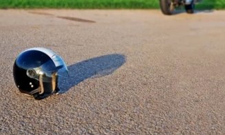 Ce înseamnă dacă vezi o cască moto pe marginea drumului. Semnal important pentru șoferi și motocicliști