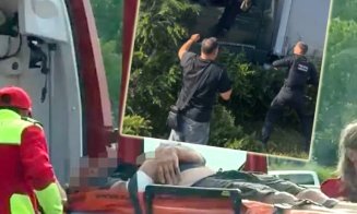 Șoferul de TIR care a lovit 10 mașini și un autobuz, preluat pe targă de SMURD / Șeful de la Locală susține că a fost recalcitrant și de aceea a luat bătaie