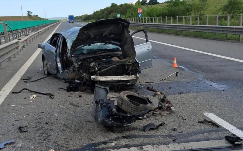Accident pe A3, în Cluj: autoturism făcut bucăți. Șoferul a scăpat teafăr