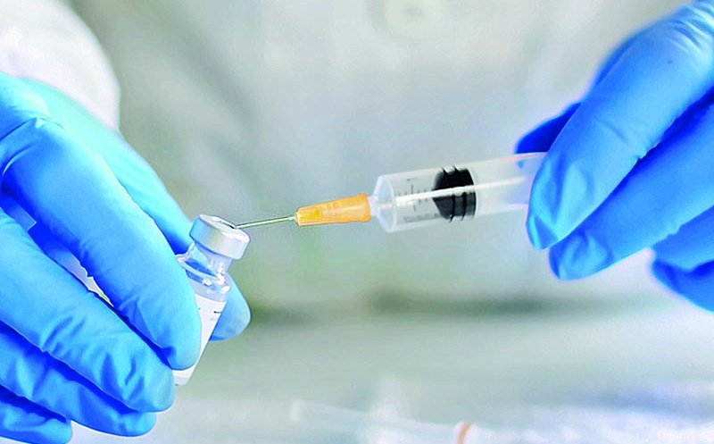 Premieră mondială în medicină: primul vaccin creat de inteligența artificială a ajuns în testele pe oameni