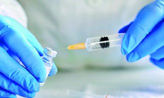 Premieră mondială în medicină: primul vaccin creat de inteligența artificială a ajuns în testele pe oameni